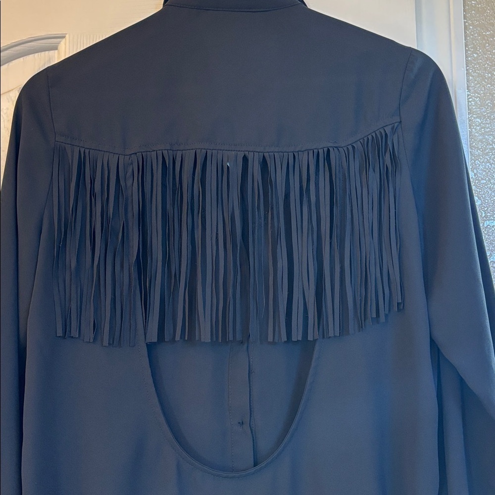 Solemio Western-style Fringe Cut Out Back Button Down Top. - Picture 4 of 4